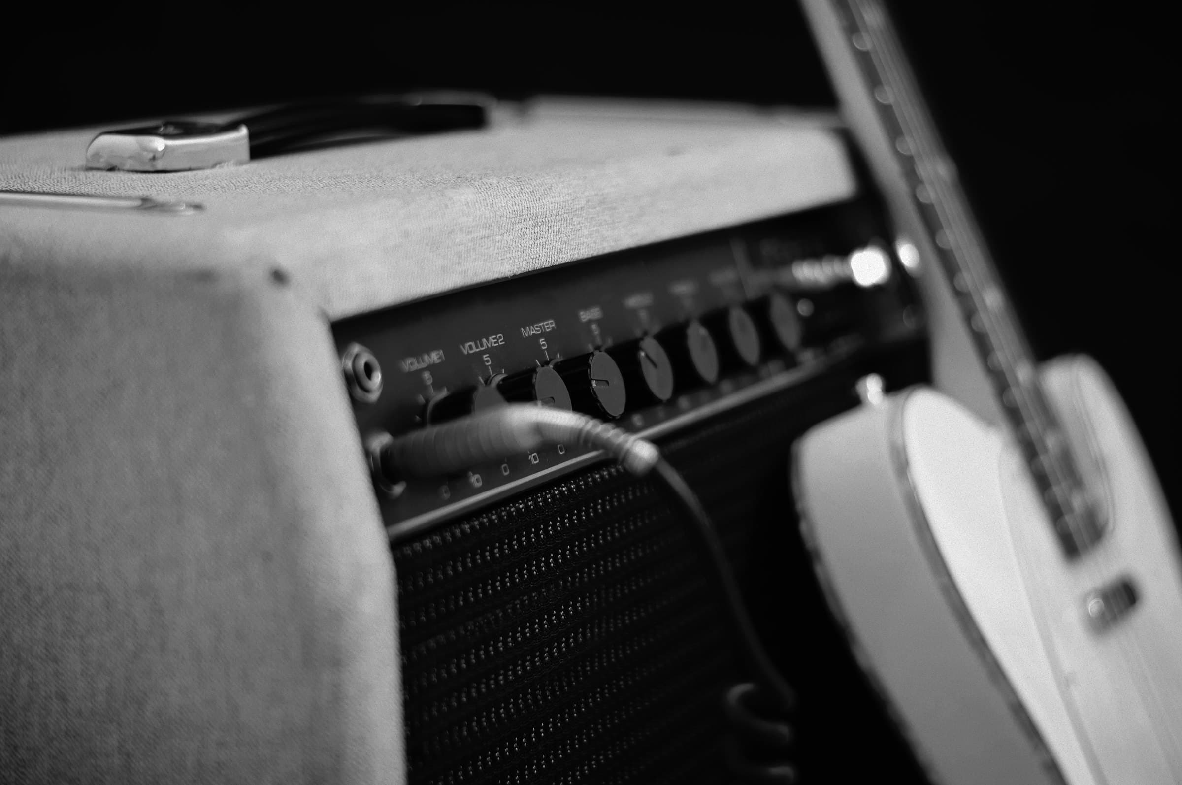 Amplificatore e basso elettrico