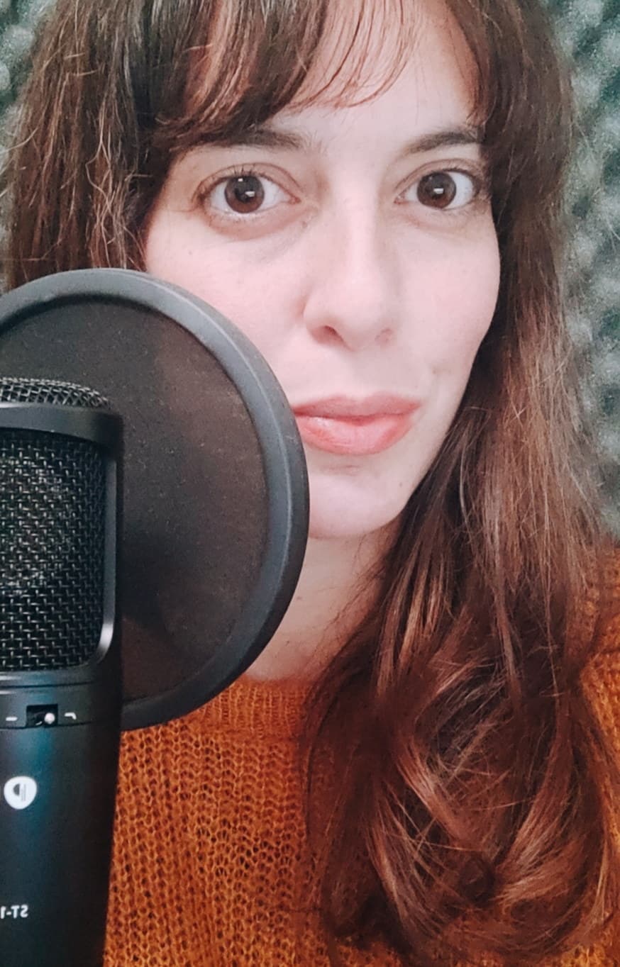 Susanna Marrama in cabina di registrazione.